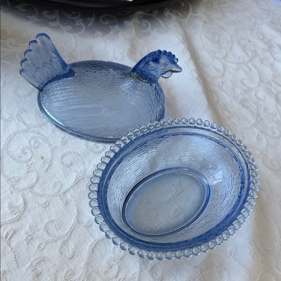 Indiana Glass Blue Hen on Nest Covered Dish with lid - Picture 12 of 13